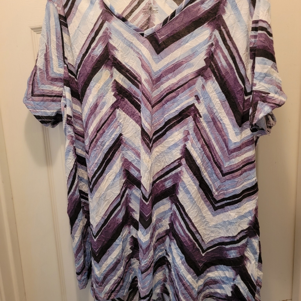 Modern Tee brand 2X Ladies Top